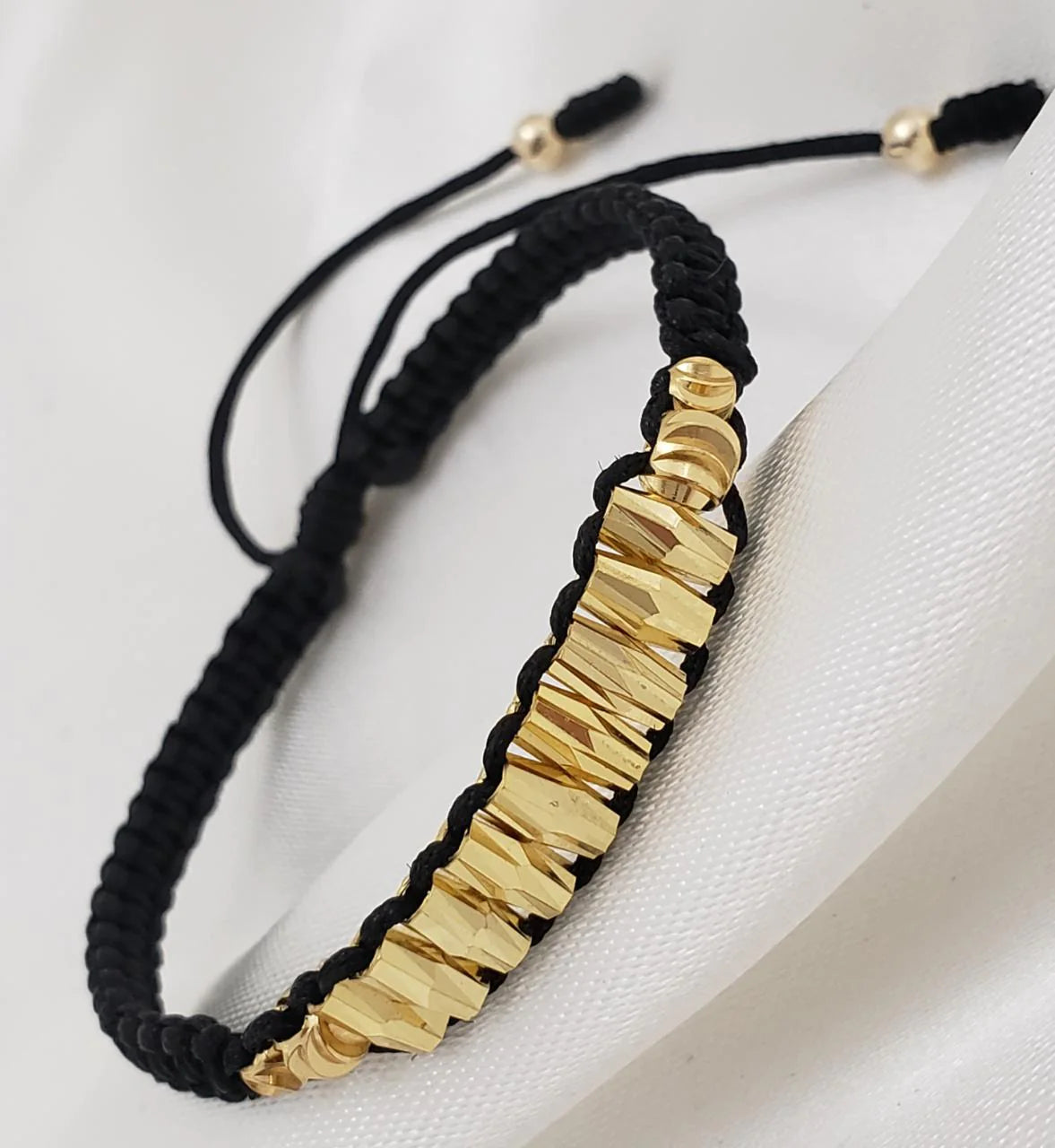 Brazalete con Canutillo y balin italiano 4 y 5 mm negro